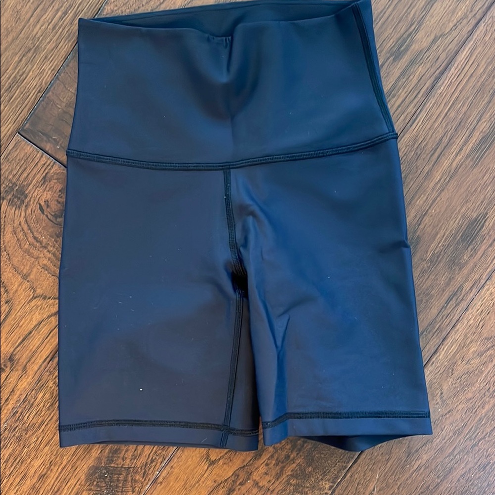 ARITZIA TnAction High-Waisted Black Women's Shorts - NWOT